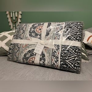Pottery Barn Pia Medallion King/Cal King